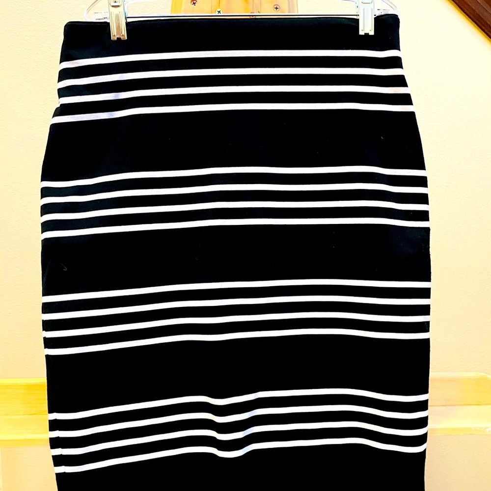 Black and white pencil skirt